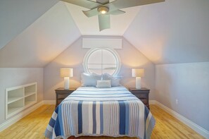 Iron/ironing board, free WiFi, bed sheets - Harbourview Retreat - Waterview Luxury Home Steps from the Inn at Bay Fortune (Rock Barra)