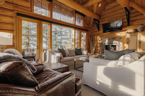 See Forever Cabin by InvitedHome | Spring Break, Ski Valet, Walk to Ski