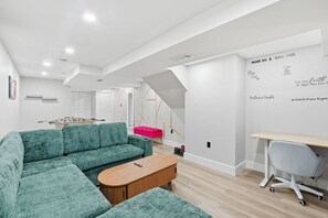 TV, fireplace - Freshly Renovated Alexandria Home • Close to DC & Old Town Charm (Alexandria)