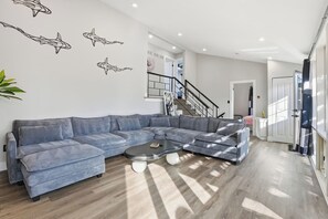 TV, fireplace - Freshly Renovated Alexandria Home • Close to DC & Old Town Charm (Alexandria)