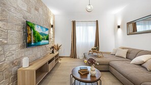 TV - Holiday house Hedonica by Villas Guide (Mirlovic Zagora)