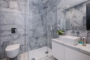 淋浴設備、風筒、提供毛巾、番梘