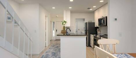 Fridge, microwave, stovetop, dishwasher