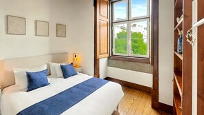 Iron/ironing board, travel cot, free WiFi, bed sheets - Elegant River View Corpo Santo Apartment (Lisboa)