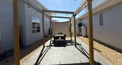 Harry's Beach House - Beachfront! Off Peak special available! Free WiFi!