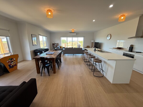 Interior - Harry's Beach House - Beachfront! Off Peak special available! Free WiFi! (Black Point)