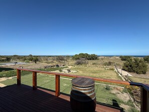 Property grounds - Harry's Beach House - Beachfront! Off Peak special available! Free WiFi! (Black Point)