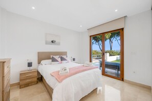 Travel cot, bed sheets - Villa Maria Blue (Alhaurin De La Torre)