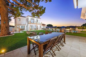 Outdoor dining - Villa Maria Blue (Alhaurin De La Torre)