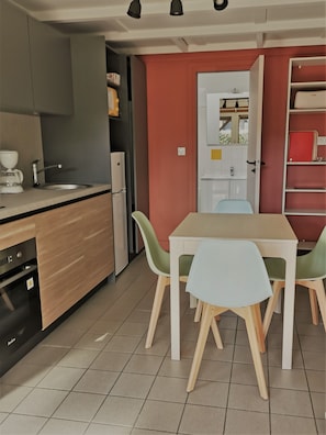 Fridge, microwave, oven, dishwasher