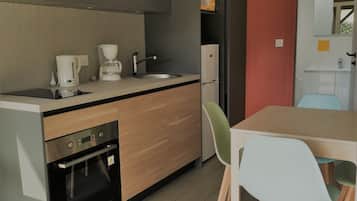 Kühlschrank, Mikrowelle, Ofen, Geschirrspüler