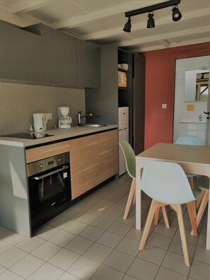 Réfrigérateur, micro-ondes, four, lave-vaisselle