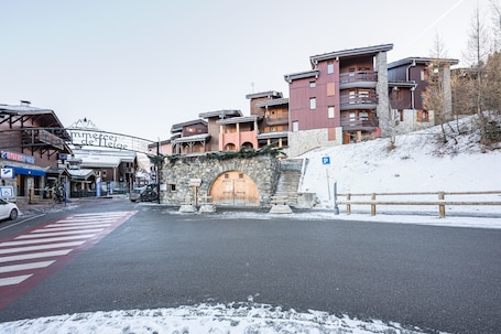 Exterior. Apartment 'Appartement 46 - Les Coches' with Mountain View