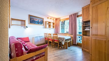 TV, DVD-spiller og stereoanlegg