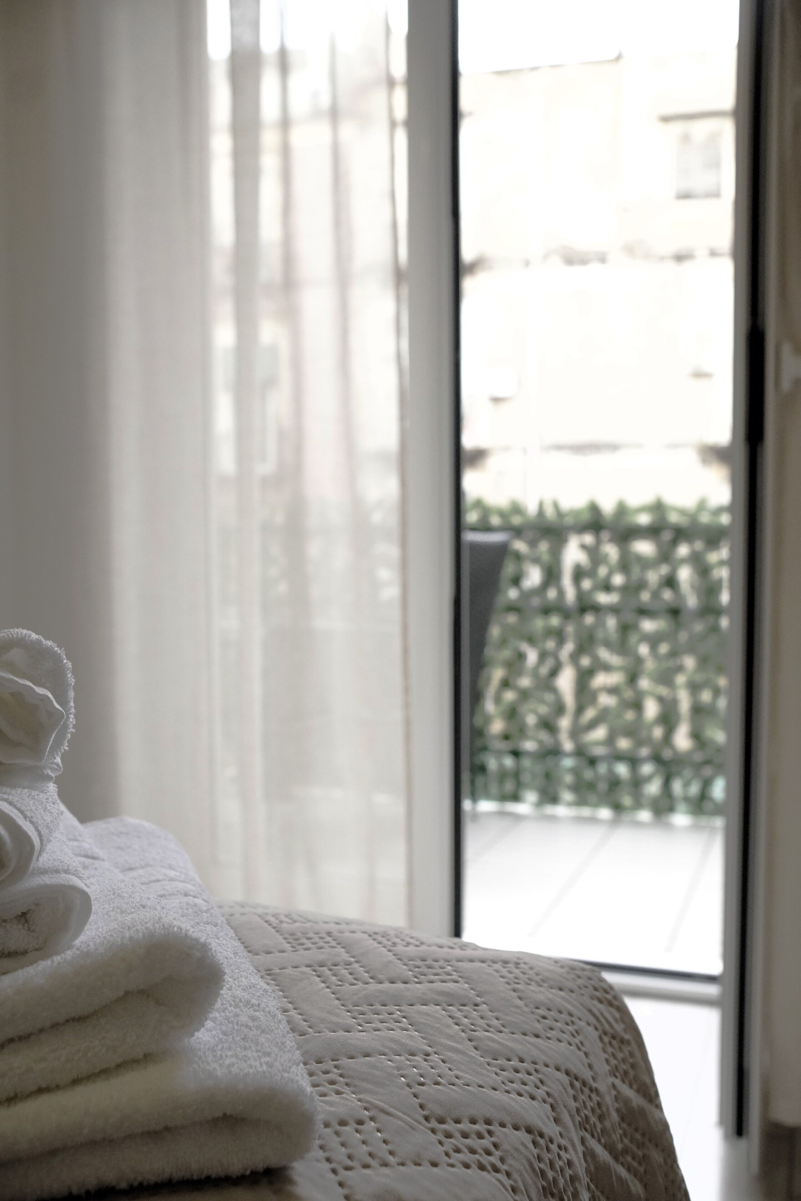 2 chambres, coffres-forts dans les chambres, fer et planche à repasser