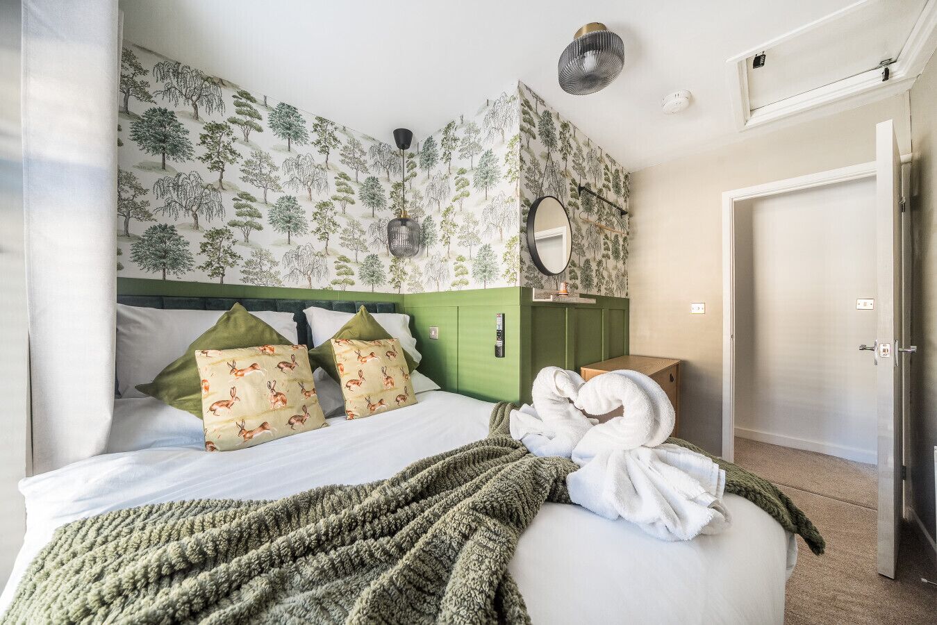 Bureau, fer et planche à repasser, Wi-Fi, draps fournis