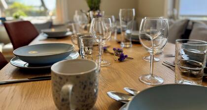 Cozy Friesenhuus with field edge location on the old dike