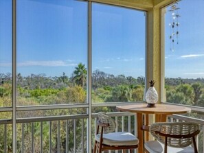 Dining - Welcome to your slice of paradise! (Englewood)