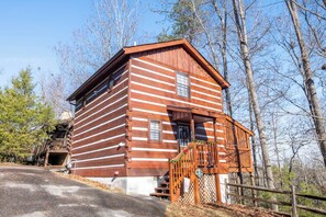Exterior - Romantic 1BD+Loft Cabin | Hot Tub | Close to TOWN! (Pigeon Forge)