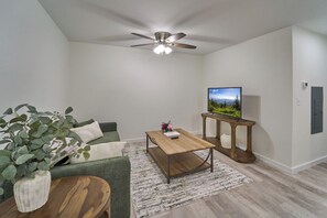 TV - Ruby 101: 2BD | Great Location + Shared Amenities! (Pigeon Forge)