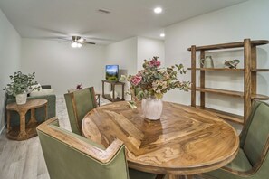 Dining - Ruby 101: 2BD | Great Location + Shared Amenities! (Pigeon Forge)