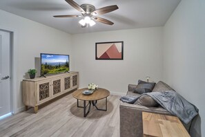 TV - Ruby 102: 1BD | Great LOCATION + Shared Amenities! (Pigeon Forge)