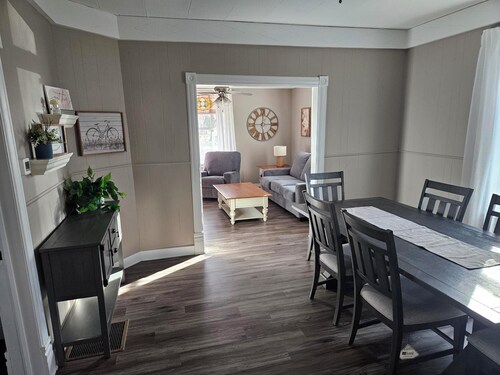 The Stuga - 2-bedroom house in lovely Slayton, located by a park.