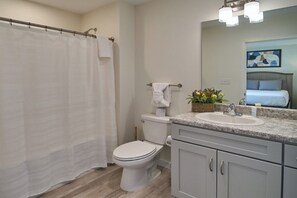 Hair dryer, towels - Ruby 103: 1BD | Great Location + Shared Amenities! (Pigeon Forge)