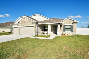 Exterior - The Melshire Place- Brand new 4 bed 3 bath with game room (Port St. Lucie)