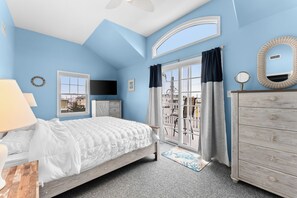 3 bedrooms, iron/ironing board, WiFi - Spacious 3BR Condo w/ Parking & Outdoor Shower (Wildwood)