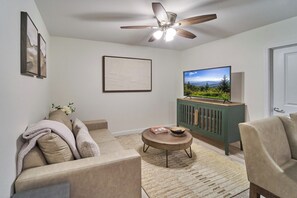 TV - Ruby 104: 1BD | Great Location + Shared Amenities! (Pigeon Forge)
