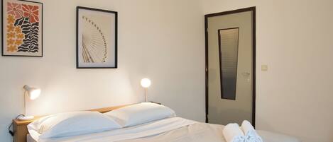 Iron/ironing board, free WiFi, bed sheets