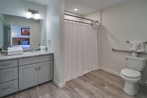 Hair dryer, towels - Ruby 109: 1BD | Great Location + Shared Amenities! (Pigeon Forge)
