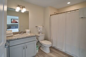 Hair dryer, towels - Ruby 110: 1BD | Great Location + Shared Amenities! (Pigeon Forge)