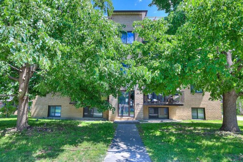 Gorgeous & Cozy 2 Bedroom Apt with Free Parking