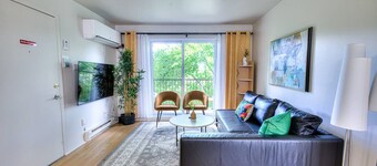 Gorgeous & Cozy 2 Bedroom Apt with Free Parking