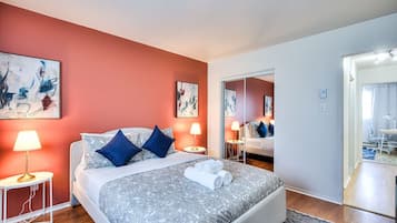 Skrivebord, strygejern/strygebræt, Wi-Fi, sengetøj