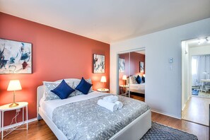 Desk, iron/ironing board, WiFi, bed sheets