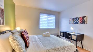 Bureau, fer et planche Ă repasser, Wi-Fi, draps fournis