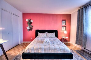 Iron/ironing board, WiFi, bed sheets - Modern apartment Ideal location 3BR (Montréal)