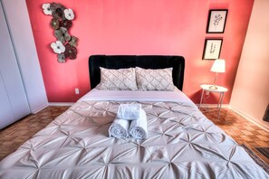 Iron/ironing board, WiFi, bed sheets - Modern apartment Ideal location 3BR (Montréal)