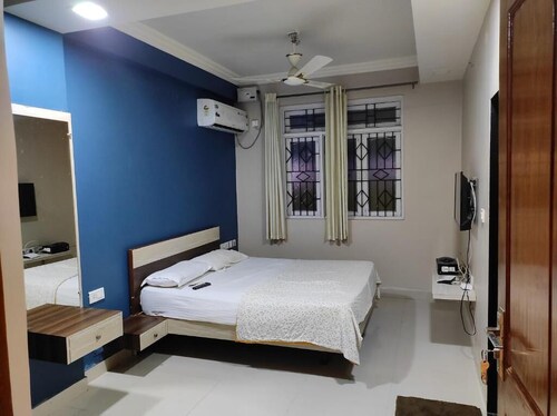 Deluxe Double Room in marvelous Colva with AC