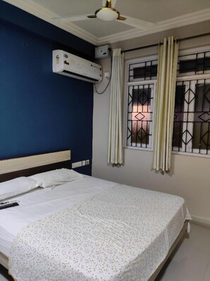 WiFi, bed sheets