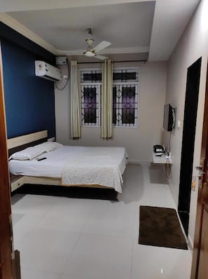 WiFi, bed sheets