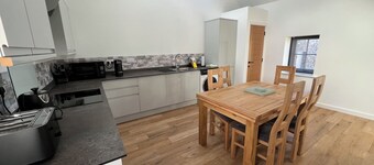 Escape to Niarbyl’s Wild Shores – Stay at Oystercatcher Barn. Pet-Friendly!