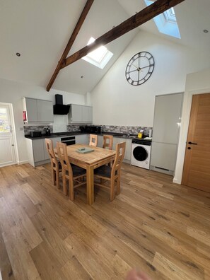 Dining - Escape to Niarbyl’s Wild Shores – Stay at Oystercatcher Barn. Pet-Friendly! (Patrick)