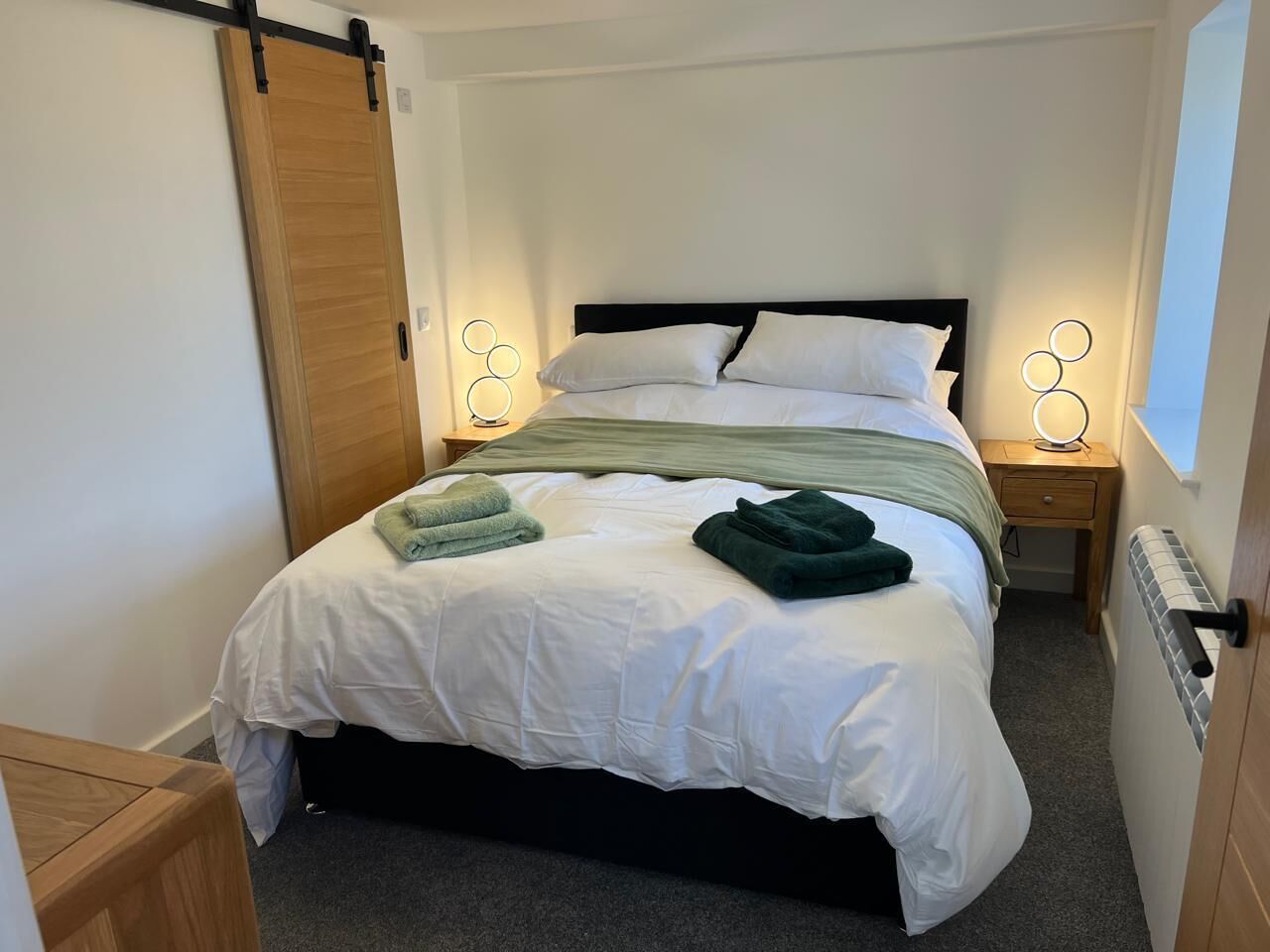 Strykjärn/strykbräda, wi-fi och sängkläder