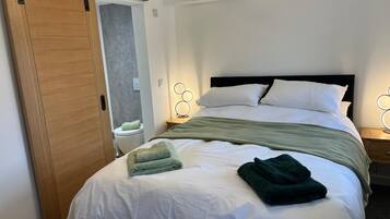 Strykjärn/strykbräda, wi-fi och sängkläder