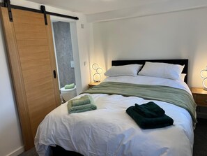 Strykjärn/strykbräda, wi-fi och sängkläder