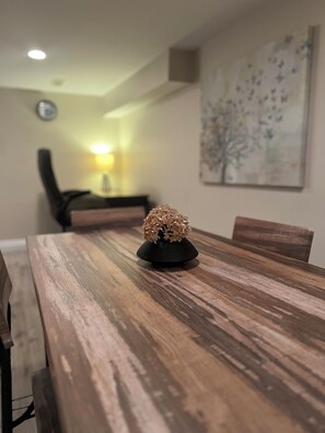 Dining - Entire home in Windsor, Canada
Terrific 3-bedroom house in charming neighborhood (Windsor)